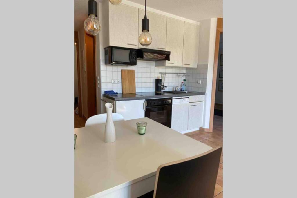 Die Seeblume - Ferienwohnung Mit Pool Und Seeblick Bodman-Ludwigshafen Exterior photo